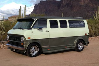 Illustration for article titled A Collection Of Cheap Custom Vans For When You Need To Live Down By The River